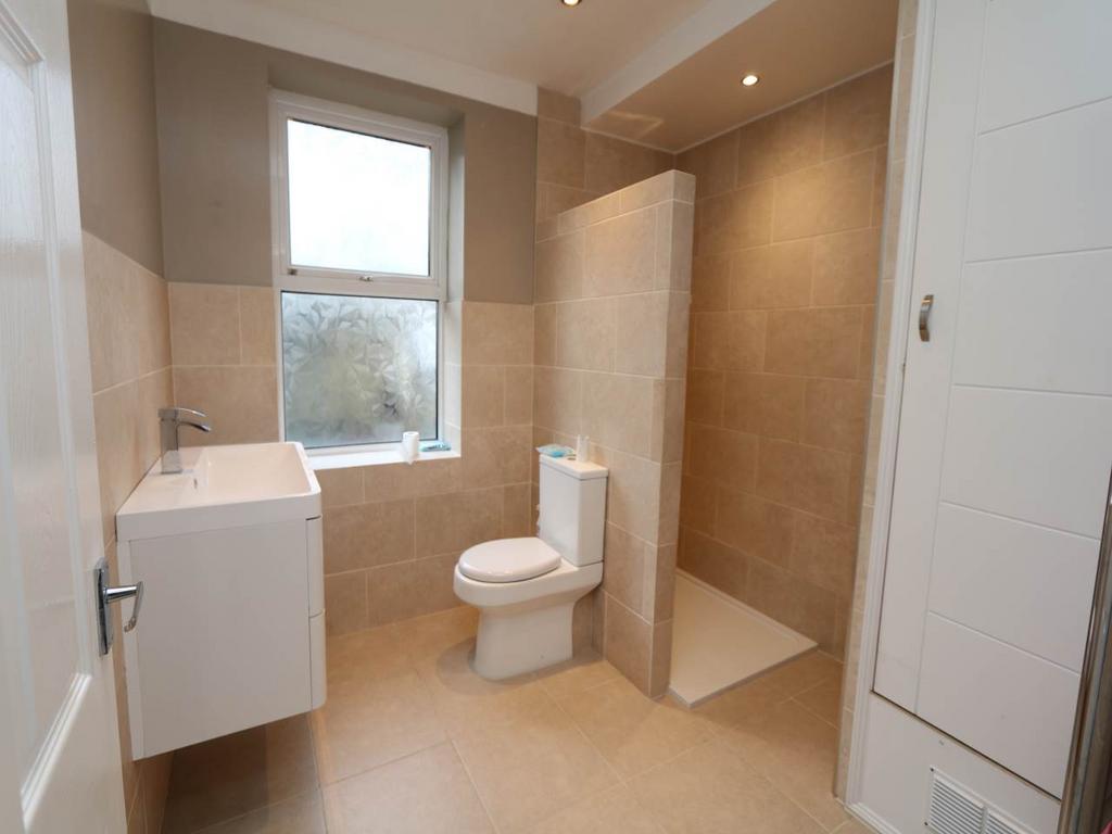 Shower Room WC i