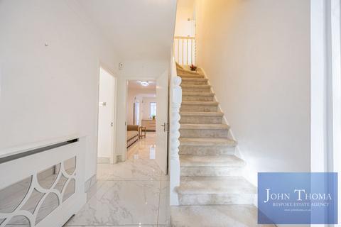 undefined, Lyndhurst Rise, Chigwell IG7