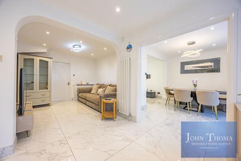 undefined, Lyndhurst Rise, Chigwell IG7