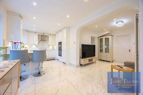 undefined, Lyndhurst Rise, Chigwell IG7