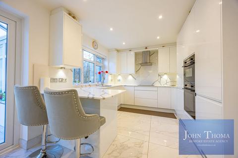undefined, Lyndhurst Rise, Chigwell IG7