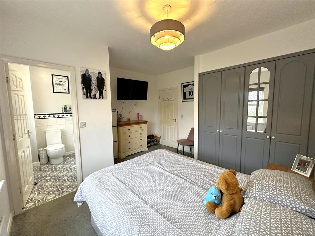 Bedroom Two Into En-Suite 572