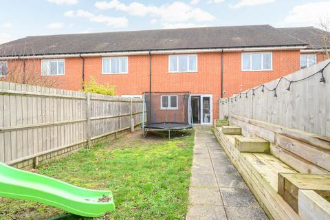 Longden Avenue, Row Town KT15