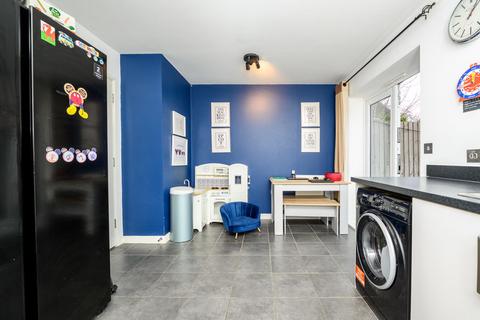 undefined, Longden Avenue, Row Town KT15