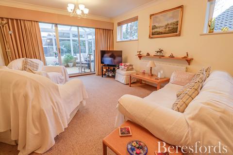 3 bedroom bungalow for sale, Priory Close, Pilgrims Hatch, CM15