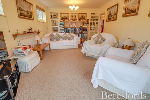 3 bedroom bungalow for sale, Priory Close, Pilgrims Hatch, CM15