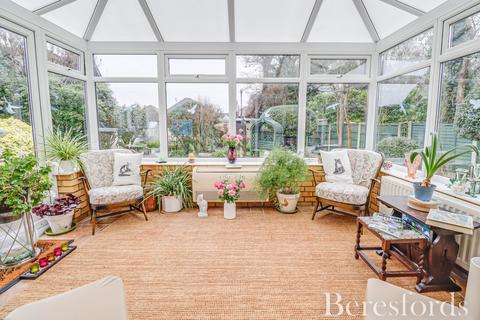 3 bedroom bungalow for sale, Priory Close, Pilgrims Hatch, CM15
