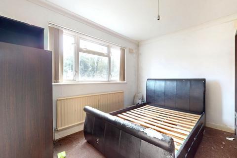 2 bedroom flat for sale, 15 Third Avenue, Wembley, HA9 8QE