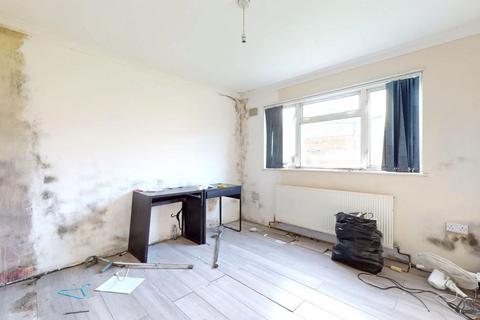 2 bedroom flat for sale, 15 Third Avenue, Wembley, HA9 8QE