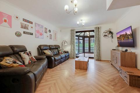 undefined, Basildon, Essex, SS16