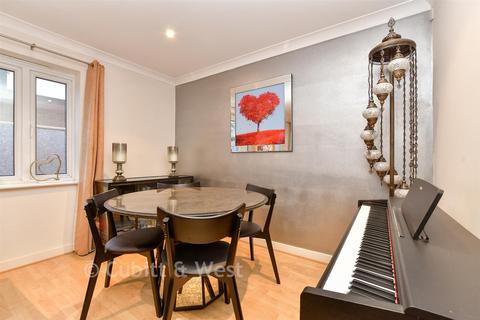 1 bedroom flat for sale, Trafalgar Court, Cobham KT11