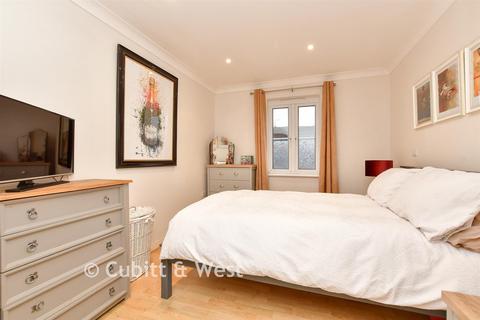 1 bedroom flat for sale, Trafalgar Court, Cobham KT11