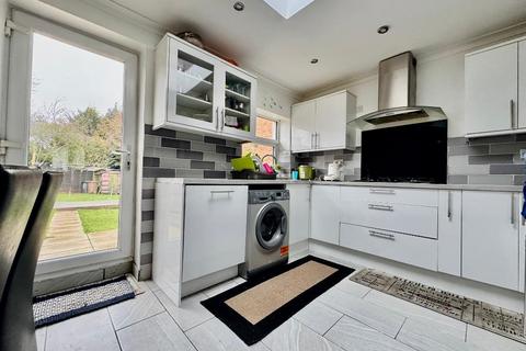 undefined, Long Close, Stopsley, Luton, Bedfordshire, LU2 9BJ