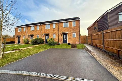 Dray Gardens, Warden Hills, Luton, Bedfordshire, LU3 3FF