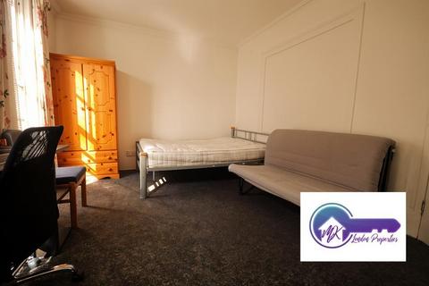 1 bedroom in a flat share to rent, London NW1