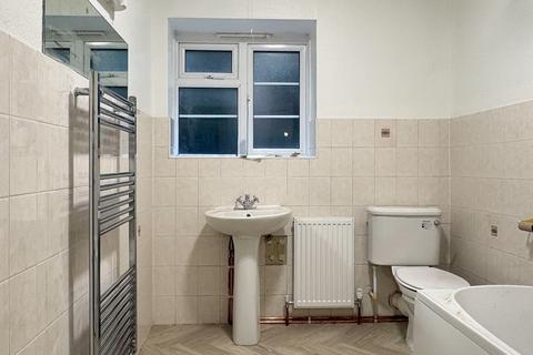 undefined, Great North Road, East Finchley, London N2