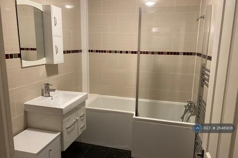 1 bedroom semi-detached house to rent, Heathdale Avenue, Hounslow, TW4