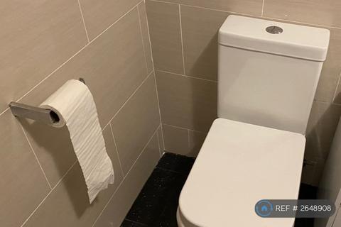 1 bedroom semi-detached house to rent, Heathdale Avenue, Hounslow, TW4