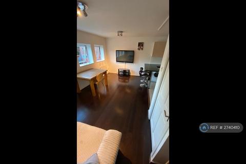 2 bedroom flat to rent, Beecholme, London, N12