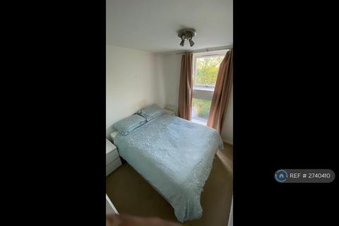 2 bedroom flat to rent, Beecholme, London, N12