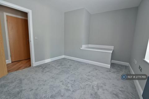2 bedroom flat to rent, Clovelly Court, Swinton, Manchester, M27