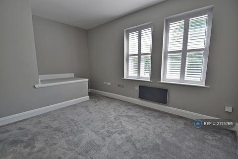 2 bedroom flat to rent, Clovelly Court, Swinton, Manchester, M27