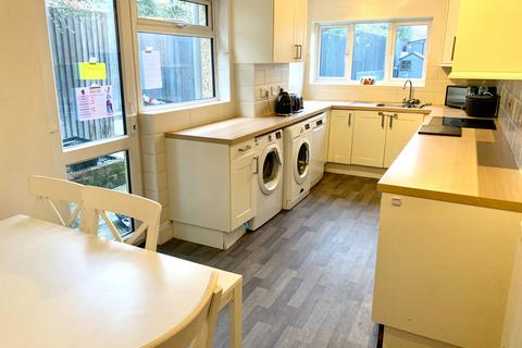 3 bedroom semi-detached house to rent, SWAYTHLING, SO17