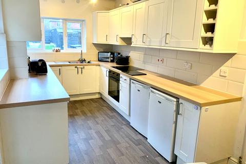 3 bedroom semi-detached house to rent, SWAYTHLING, SO17