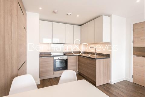 1 bedroom apartment to rent, Whiting Way, London, SE16