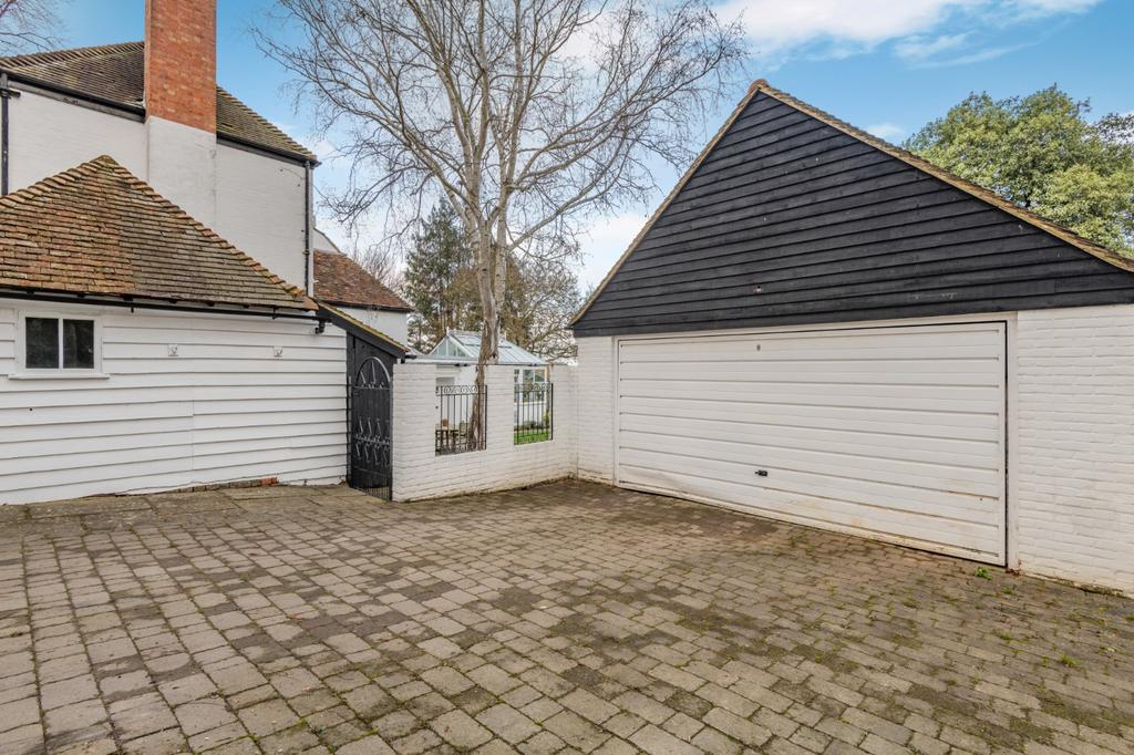 Garage/Parking
