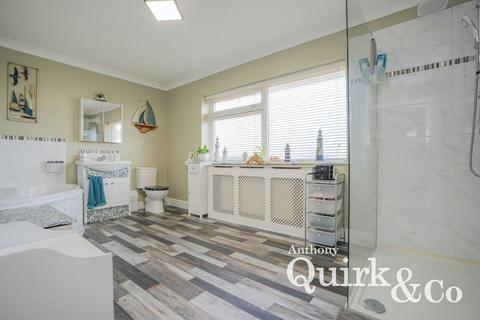 4 bedroom detached house for sale, Station Road, Canvey Island, SS8