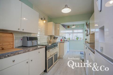 4 bedroom detached house for sale, Station Road, Canvey Island, SS8