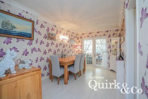 4 bedroom detached house for sale, Station Road, Canvey Island, SS8