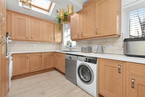 3 bedroom semi-detached house for sale, Woodside View, Leeds