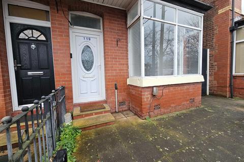 3 bedroom semi-detached house to rent, Seaford Road, Salford