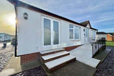 2 bedroom park home for sale, Kings Park, Canvey Island