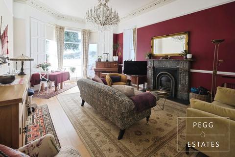 2 bedroom flat for sale, Terracina, Torquay