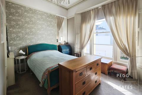 2 bedroom flat for sale, Terracina, Torquay