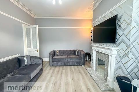3 bedroom end of terrace house for sale, Blackburn Road, Darwen, Lancashire, BB3
