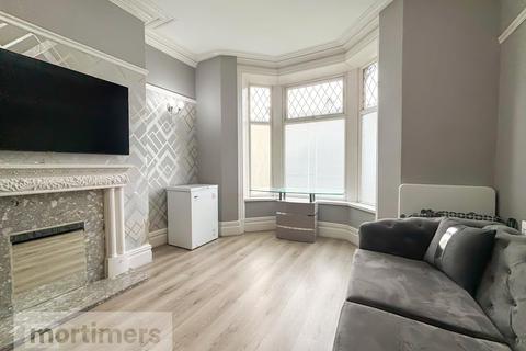 3 bedroom end of terrace house for sale, Blackburn Road, Darwen, Lancashire, BB3