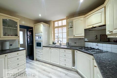 3 bedroom end of terrace house for sale, Blackburn Road, Darwen, Lancashire, BB3