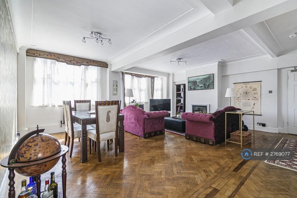 Large Living Room With Lot Of Natural Day Light