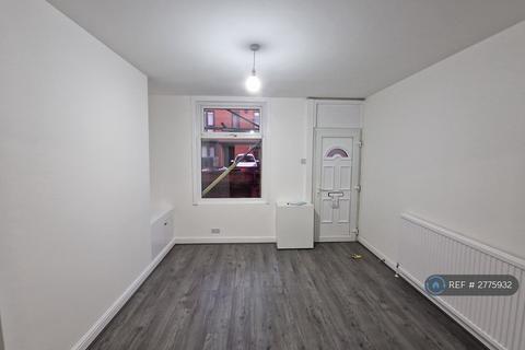 2 bedroom terraced house to rent, Norway Street, Salford, M6