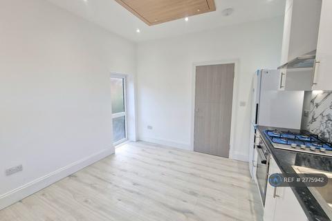 undefined, Carshalton Road, Sutton, SM1