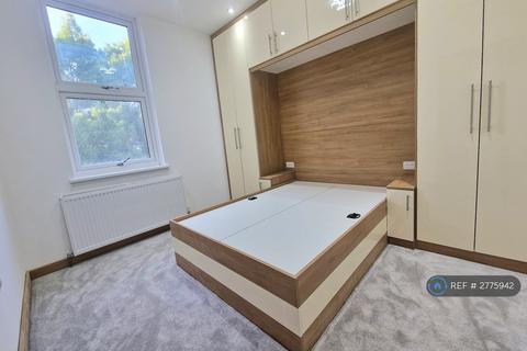 undefined, Carshalton Road, Sutton, SM1