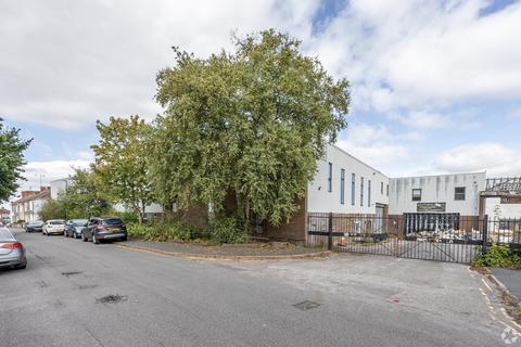 Warehouse to rent, Portland St Bristol BS16 4NU