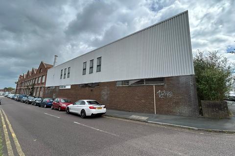 Warehouse to rent, Portland St Bristol BS16 4NU