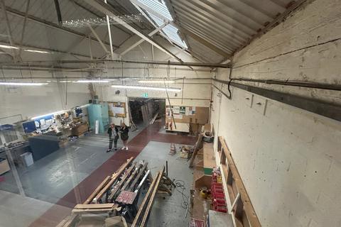 Distribution warehouse to rent, 302-303 Third Avenue Bristol BS14 9BZ