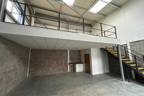 Warehouse to rent, 198-202 Broomhill Rd Bristol BS4 4TP