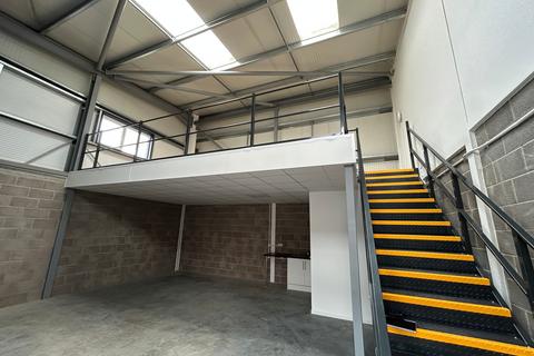Warehouse to rent, 198-202 Broomhill Rd Bristol BS4 4TP